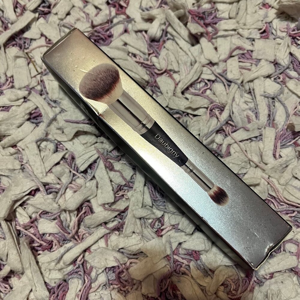 NEW Daubigny Make Up Brush Cosmetics NEW